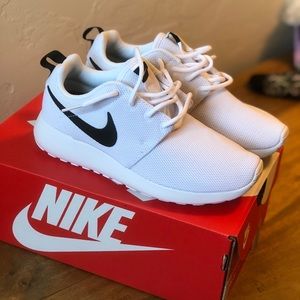 W Nike Roshe One shoes